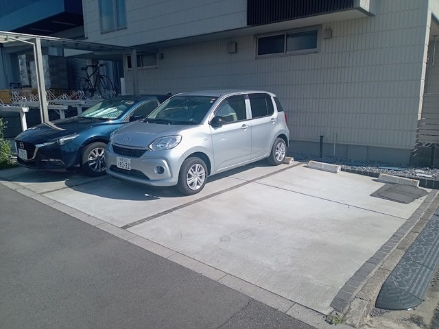 Ｂｅａｒｓ　Ｇａｒｄｅｎ　（ベアーズガーデン）の駐車場|敷地内駐車場は軽専用となります