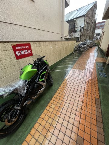 モナーク北新宿のエントランス