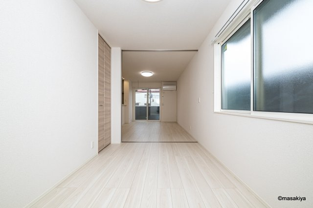 トリシア吉田の洋室