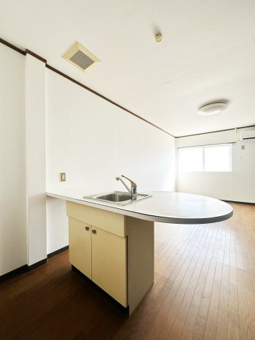 Corpo IWATANIのキッチン|コンパクトなキッチンで掃除もラクラク