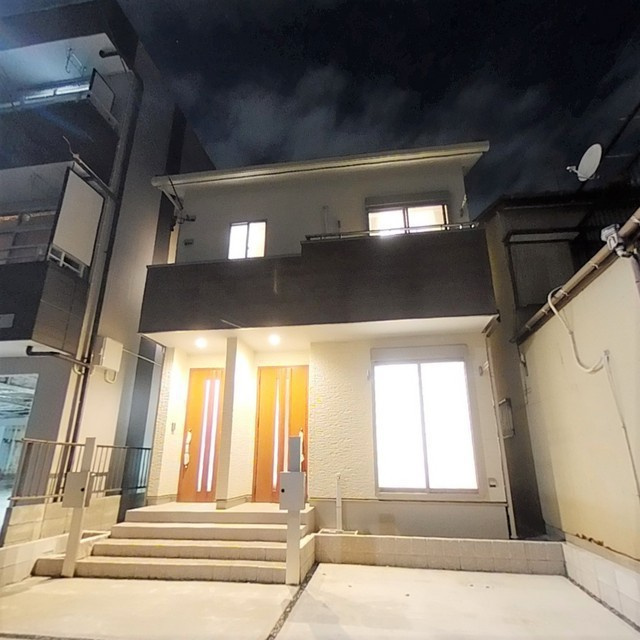 早田本町３丁目貸家の外観|建物外観(夜)