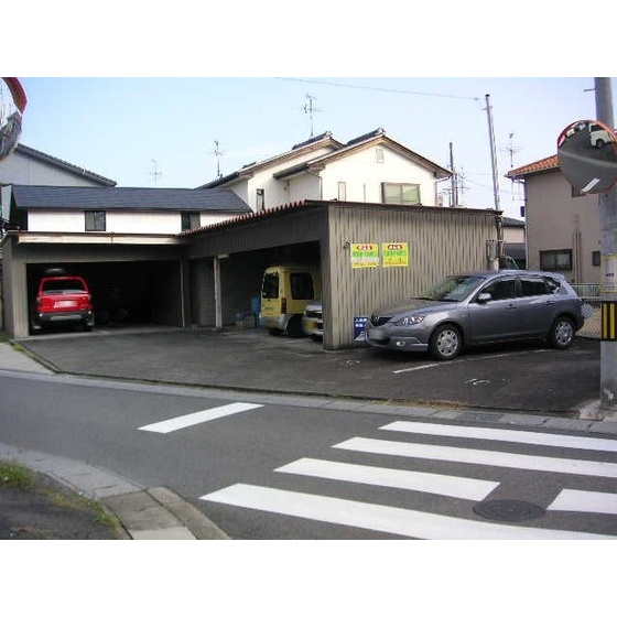 瑞穂市別府の駐車場の外観