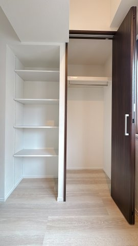 【収納】 | レジデンス高宮☆仲介手数料無料☆ | ふとしたスペースに、活かされた収納。生活を支えるのはこんな気遣い。