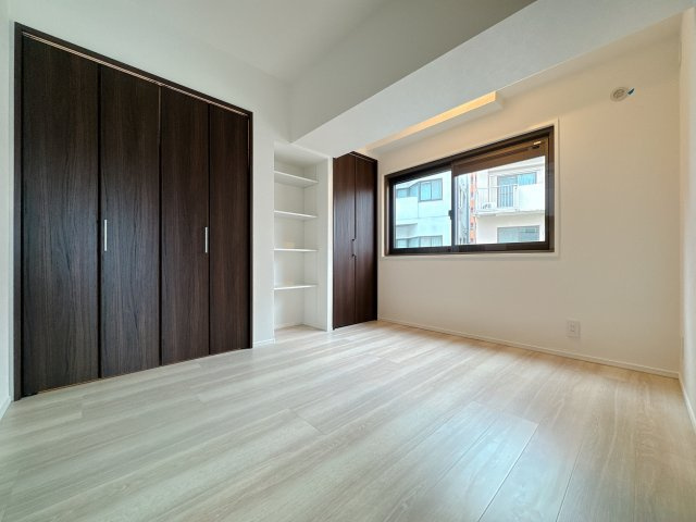 【洋室】 | レジデンス高宮☆仲介手数料無料☆ | 可動間仕切りは、ときに広く使ったり、区切って使ったりと選ぶ自由が持てるんです♪リビングと一体で使うともっと広々♪