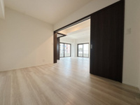 【洋室】 | レジデンス高宮☆仲介手数料無料☆ | 一人ひとり快適な空間は違うからこそ、家具の配置もアレンジしやすいシンプルなデザインに。