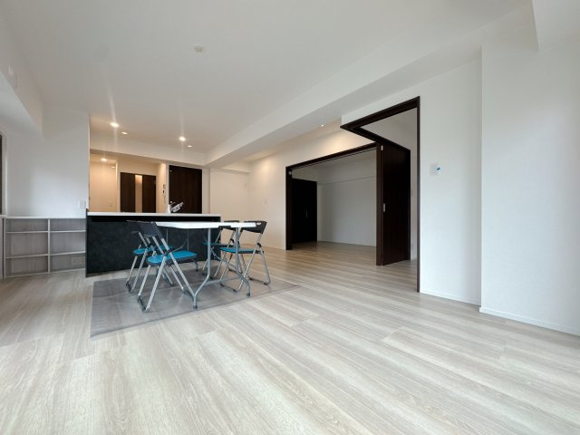 【居間・リビング】 | レジデンス高宮☆仲介手数料無料☆ | どんな家具を、どう配置するか。照明は？この一枚に好きなイメージをどうぞ描いてください。