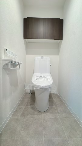 【トイレ】 | レジデンス高宮☆仲介手数料無料☆ | 手洗い一体型のトイレは節水効果があり、環境にもお財布にも優しい人気のタイプです。もちろんウォシュレット機能も完備しています。