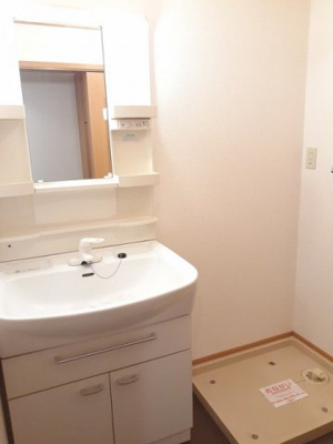 【洗面所】 | メゾン・ジュネスＡ | ゆったりとスペースのある洗面所