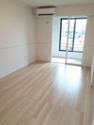 【居間・リビング】 | ブリーズ　ガーデン　Ⅱ | ゆったり過ごせるリビングです