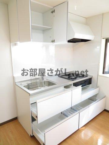 新潮通り一番館のキッチン|コンパクトなキッチンで掃除もラクラク