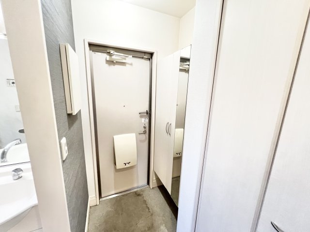 ハックベリーハウスの玄関|※別部屋参考写真