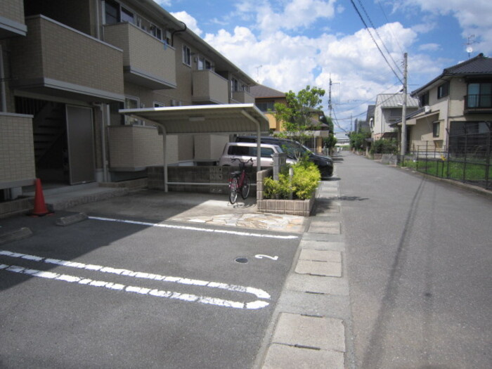 熊本市南区八分字町のアパートの駐車場