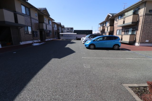 サニープレイスーi　Bの駐車場