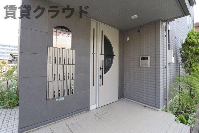 レッドコートのエントランス|エントランスです