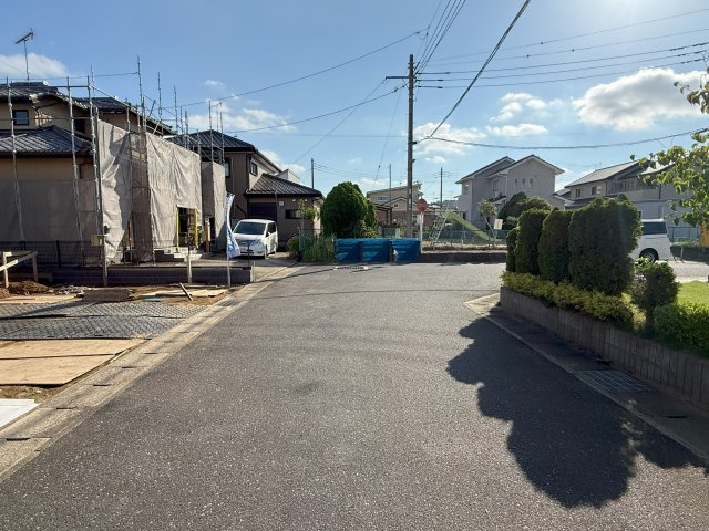 山武市成東2区画／新築戸建の外観|前面道路６ｍでラクラク駐車可能です！