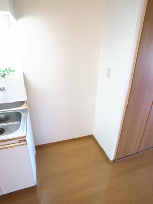 【キッチン】 | 宇津木アパート | キッチン横に冷蔵庫スペース！