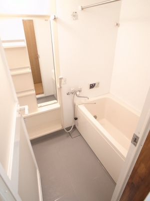 【浴室】 | 宇津木アパート | 何と言っても、浴室。暖房乾燥機＆追炊き付き