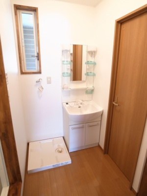 【洗面所】 | 宇津木アパート | 水回りの綺麗さ。　光ってます！