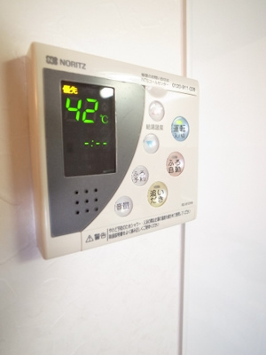 【設備】 | 宇津木アパート | お湯の温度設定も、キッチンサイドで操作可能。