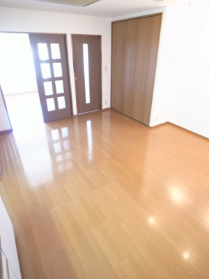 【居間・リビング】 | 宇津木アパート | ダイニングテーブルもドーンと置けます。