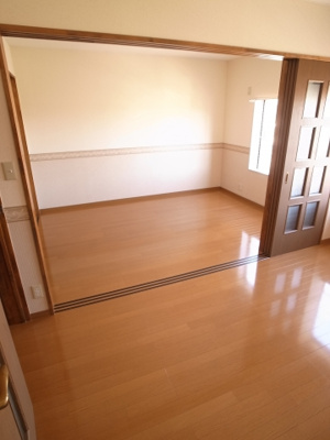 【寝室】 | 宇津木アパート | 扉を開けると解放感が生まれます！！すばらしい！