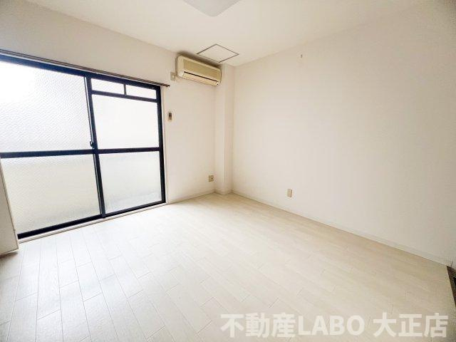 ボンジュールの洋室