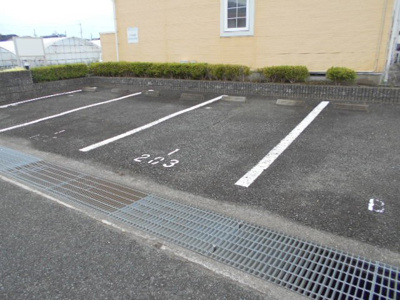 【駐車場】 | サンビーチ毛見Ⅰ | 駐車場があるので、車を買う予定の方も安心です