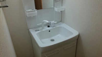 【洗面所】 | サンビーチ毛見Ⅰ | スペースが確保できる洗面所です