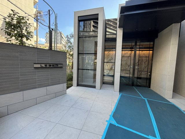 レーベン川口並木VERTEAのエントランス