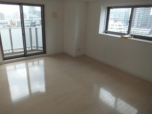 グランハイツ代々木の居間・リビング|■エアコン■24時間換気システム■ダウンライト■２面採光