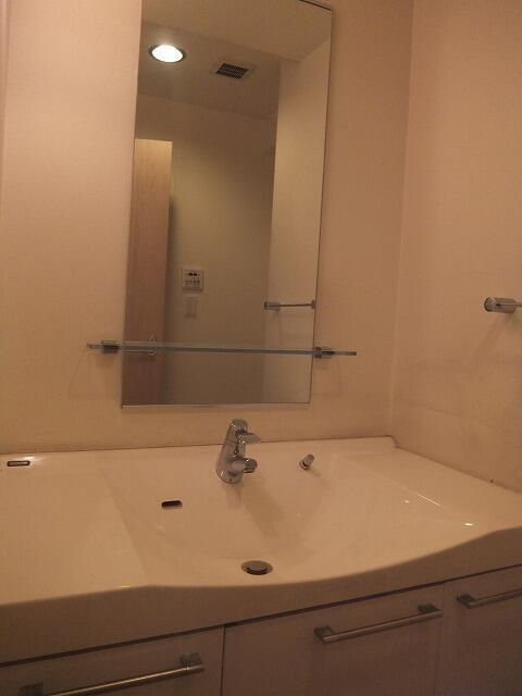 グランハイツ代々木の独立洗面台|■収納＆鏡付き独立洗面台♪