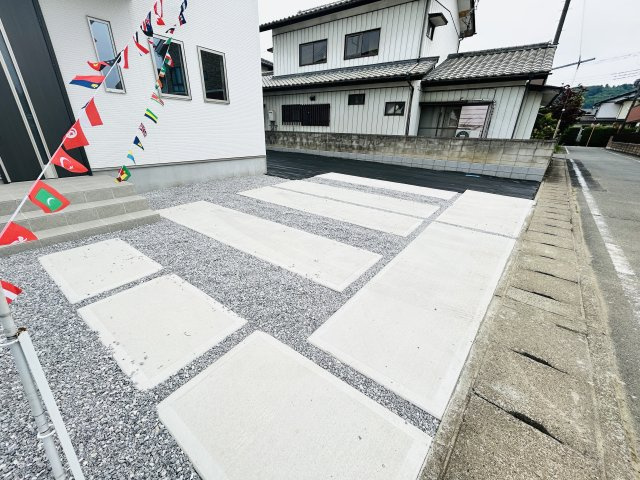 新築　高崎市八幡町7期　１号棟の駐車場|現地写真　駐車スペースは並列3台分可能です！
