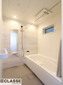 【浴室】 | 宇治市小倉町南浦　新築戸建 | シンプルなデザインが暮らしに自然になじみ、日々の入浴時間をより快適にしてくれます。