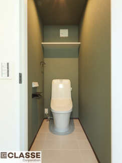 【トイレ】 | 宇治市小倉町南浦　新築戸建 | 落ち着いた色味でまとめられたナチュラルなデザインは、毎日使う場所にちょうどいい心地よさ。