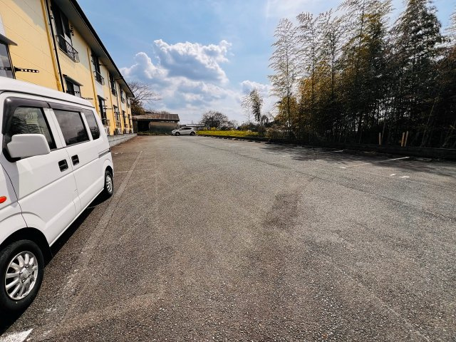 メイプル熊野の駐車場