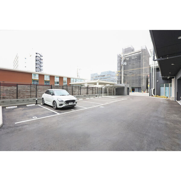 アドバンス江坂東デパールの駐車場