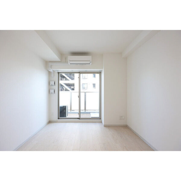 アドバンス江坂東デパールの居間・リビング