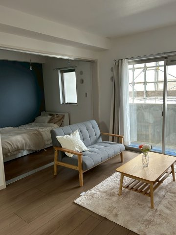 【居間・リビング】 | Paradiso大津B棟 | 1LDKモデルルーム。家具は含まれません。