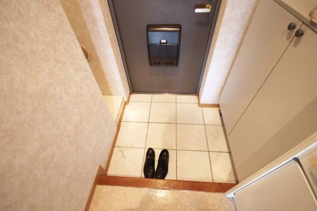 アッシュ宝塚の玄関|明るい玄関です