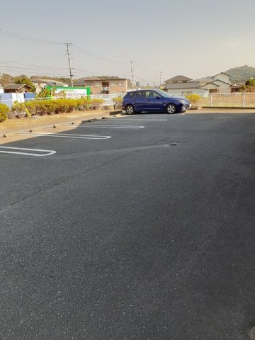 メゾンエスポワールの駐車場