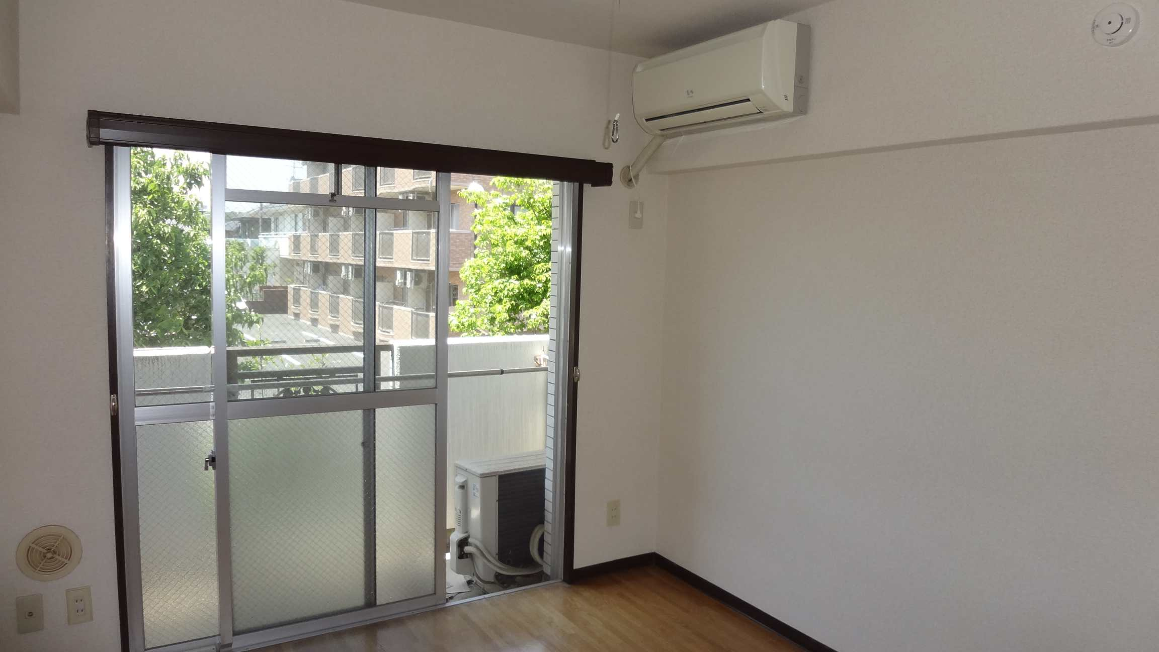 アメニティ高坂の洋室