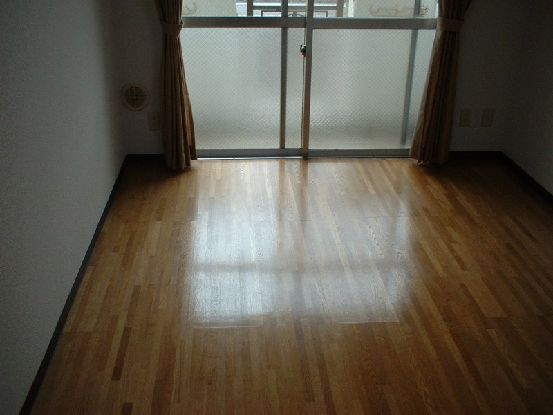 アメニティ高坂の居間・リビング