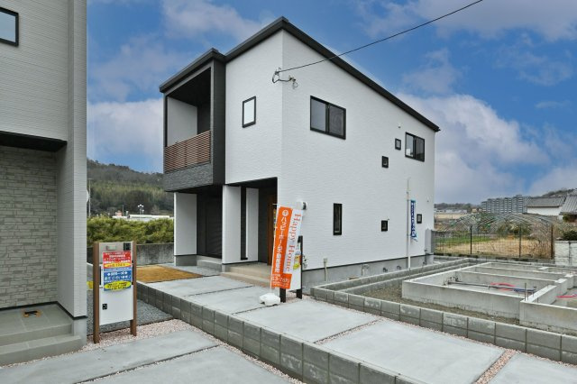 川西市多田院2丁目新築一戸建て│4LDK+駐車2台可の外観|閑静な住宅地の全4区画です。2号棟完成済みですので見学可能です。