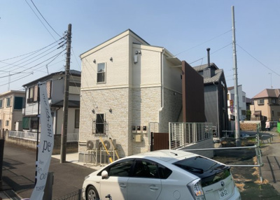 【外観】 | ＣＡＳＡ・ＡＬＢＡ | 土地の形が極端に長細かったり、狭小地、あるいは道路との高低差がある傾斜地だった場合、後々売ろうとしても買い手がつかない場合もあります。後々、売却することになった時に価値の下がらない土地を選びましょう。