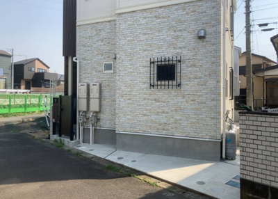 【外観】 | ＣＡＳＡ・ＡＬＢＡ | 土地を買う際、住む地域の自治体や福祉の補助制度にも注目してみましょう。子供や老人の医療補助やゴミ出しのルールなど、自治体によってルールに大きな違いがあるため、暮らしやすい土地で判断するとよいでしょう。