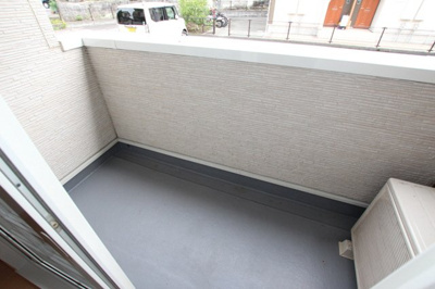 【バルコニー】 | プラッツ渡里Ｂ | 落ち着いた時間を過ごせるバルコニーです
プラッツ渡里B棟101号室　2016/6/21撮影