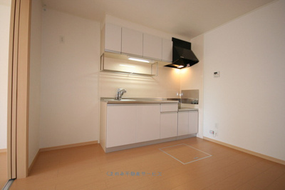 【キッチン】 | プラッツ渡里Ｂ | コンパクトなキッチンで掃除もラクラク
プラッツ渡里B棟101号室　2016/6/21撮影