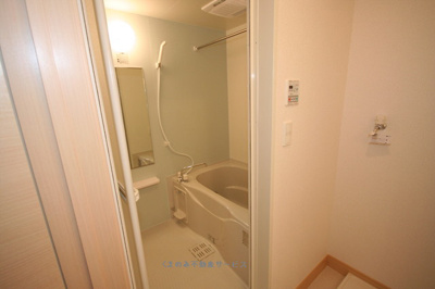 【浴室】 | プラッツ渡里Ｂ | お風呂です
プラッツ渡里B棟101号室　2016/6/21撮影