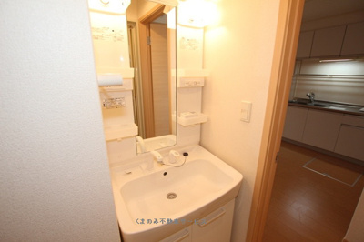 【洗面所】 | プラッツ渡里Ｂ | 明るい洗面所です
プラッツ渡里B棟101号室　2016/6/21撮影