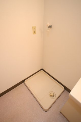 【設備】 | 川辺マンション | 室内洗濯機置場